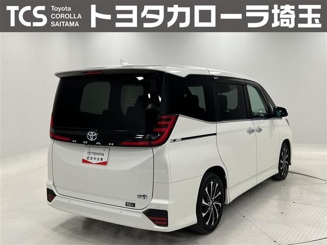 ノア ハイブリッドＳ－Ｚ　横滑り防止機能　エアバッグ　オートクルーズコントロール　地デジ　両側自動ドア　ダブルエアコン　スマートエントリー　ＬＥＤランプ　バックモニター　メモリナビ　３列シート　ＥＴＣ付き　ＡＢＳ　ＡＣ１００Ｖ（2枚目）