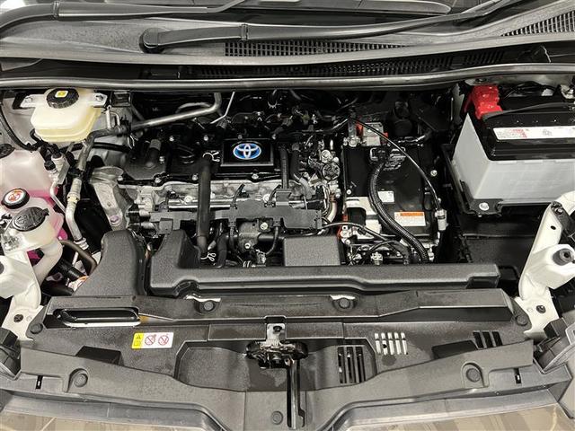 ノア ハイブリッドＳ－Ｚ　横滑り防止機能　エアバッグ　オートクルーズコントロール　地デジ　両側自動ドア　ダブルエアコン　スマートエントリー　ＬＥＤランプ　バックモニター　メモリナビ　３列シート　ＥＴＣ付き　ＡＢＳ　ＡＣ１００Ｖ（7枚目）