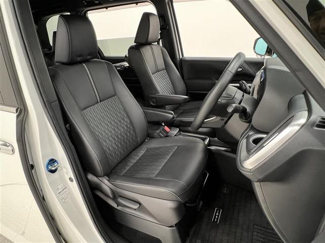 ノア ハイブリッドＳ－Ｚ　横滑り防止機能　エアバッグ　オートクルーズコントロール　地デジ　両側自動ドア　ダブルエアコン　スマートエントリー　ＬＥＤランプ　バックモニター　メモリナビ　３列シート　ＥＴＣ付き　ＡＢＳ　ＡＣ１００Ｖ（21枚目）