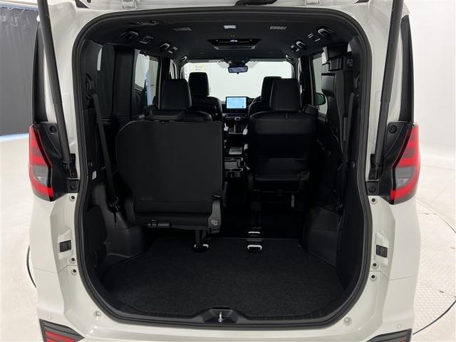 ノア ハイブリッドＳ－Ｚ　横滑り防止機能　エアバッグ　オートクルーズコントロール　地デジ　両側自動ドア　ダブルエアコン　スマートエントリー　ＬＥＤランプ　バックモニター　メモリナビ　３列シート　ＥＴＣ付き　ＡＢＳ　ＡＣ１００Ｖ（24枚目）