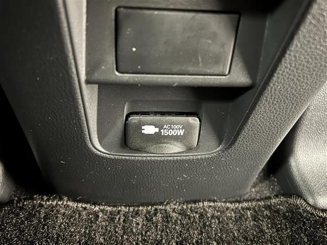 ノア ハイブリッドＳ－Ｚ　横滑り防止機能　エアバッグ　オートクルーズコントロール　地デジ　両側自動ドア　ダブルエアコン　スマートエントリー　ＬＥＤランプ　バックモニター　メモリナビ　３列シート　ＥＴＣ付き　ＡＢＳ　ＡＣ１００Ｖ（28枚目）