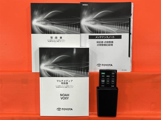 ノア ハイブリッドＳ－Ｚ　横滑り防止機能　エアバッグ　オートクルーズコントロール　地デジ　両側自動ドア　ダブルエアコン　スマートエントリー　ＬＥＤランプ　バックモニター　メモリナビ　３列シート　ＥＴＣ付き　ＡＢＳ　ＡＣ１００Ｖ（36枚目）