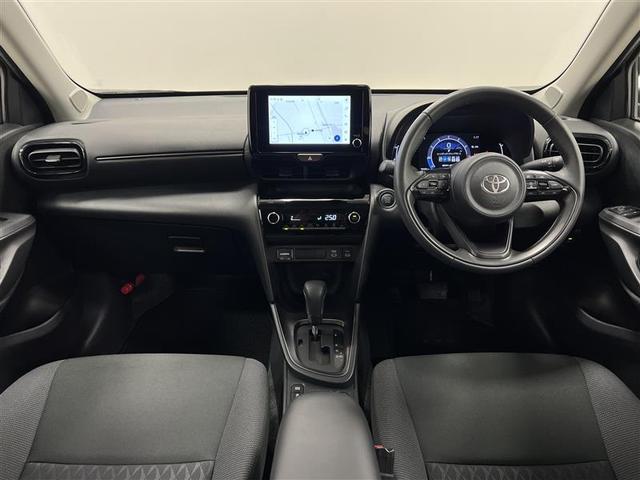 ヤリスクロス Ｇ　ワンオーナ　衝突被害軽減ブレーキ　横滑り防止機能　エアバック　盗難防止装置　フルオートエアコン　スマートキー＆プッシュスタート　アルミ　定期点検記録簿　キーフリー　メディアプレイヤー接続　メモリナビ（8枚目）