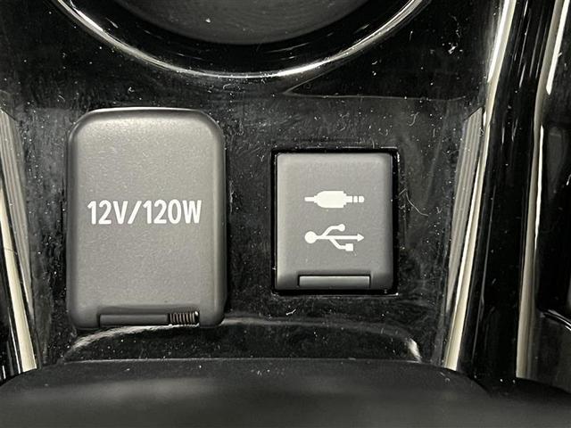 �t�r�a�ڑ��|�[�g�́A�Z���^�[�R���\�[���̎�O�ɂ���܂��I