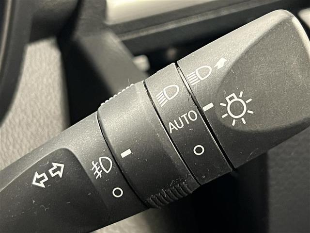 ルーミー カスタムG-T 認定中古車 追突軽減ブレーキ LEDヘッドライト アダプティブドライビングビーム LEDフォグランプ 7インチメモリーナビ フルセグ ブルートゥース CD DVD SD バックガイドモニター ETC(11枚目)