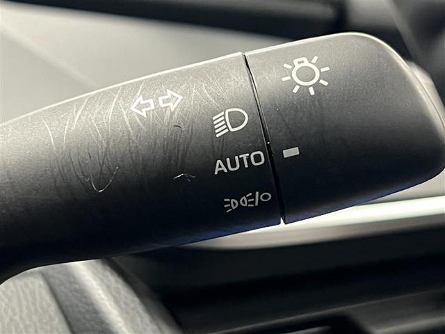 プリウス Z 認定中古車 禁煙車 追突軽減ブレーキ LEDヘッドライト オートマチックハイビーム ハンドルヒーター ディスプレイオーディオ フルセグ パノラミックビューモニター シートヒーター ETC2.0(11枚目)