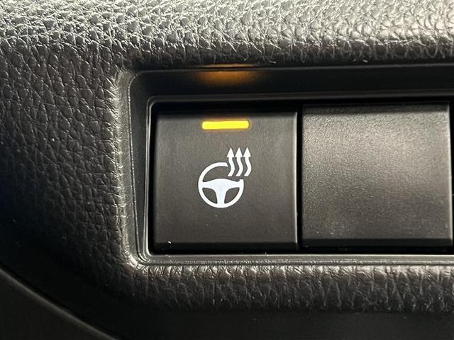 プリウス Z 認定中古車 禁煙車 追突軽減ブレーキ LEDヘッドライト オートマチックハイビーム ハンドルヒーター ディスプレイオーディオ フルセグ パノラミックビューモニター シートヒーター ETC2.0(13枚目)