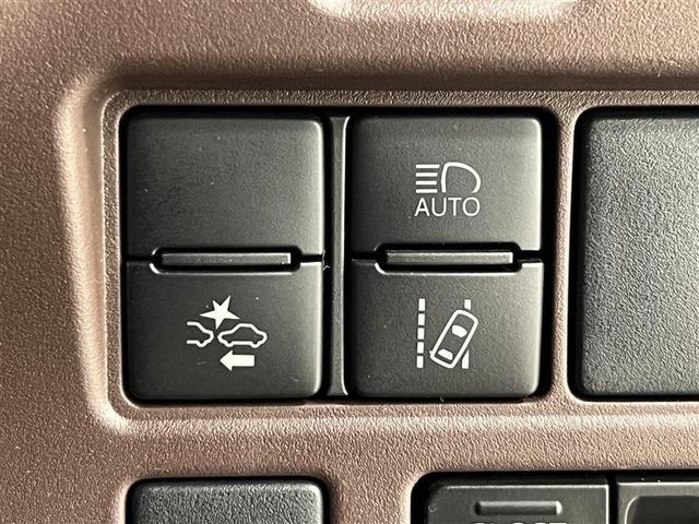 エスクァイア ハイブリッドＧｉ　フルセグ地デジＴＶ　Ｂカメラ　ＷＡＣ　ＬＥＤヘッドライト　デュアルエアバッグ　ＰＷ　クルーズコントロール　メモリ－ナビ　エアバッグ　ナビ＆ＴＶ　ＥＴＣ　ＤＶＤ再生可　盗難防止システム　ＡＷ　３列シート（22枚目）