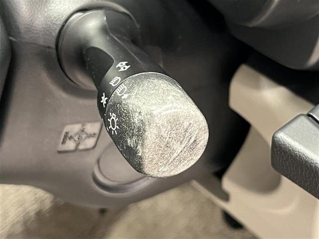 パッソ Ｘ　Ｌパッケージ　アイドリングＳ　地デジＴＶ　ＤＶＤ　スマートキ－　パワーウインドウ　メモリナビ　ベンチシート　横滑り防止装置　助手席エアバッグ　ナビ＆ＴＶ　キーレス　パワーステアリング　エアバッグ　ＡＢＳ（11枚目）