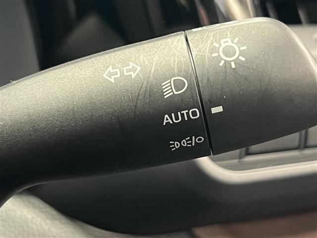 クラウンクロスオーバー Ｇアドバンスド　テレビ　プリクラッシュブレーキ　本革　試乗車　横滑防止装置　Ｐシート　Ｂカメラ　フルセグテレビ　オートエアコン　スマキー　クルコン　ＡＣ１００Ｖ　ドライブレコーダー　ＡＵＸ　ＬＥＤヘッドライト　ＥＴＣ（11枚目）