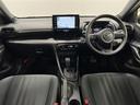 ヤリス Ｇ　バックモニタ－　誤発進抑制機能　１オーナー車　スマートキー　盗難防止装置　横滑り防止機能　キーレス　ＥＴＣ　オートエアコン　メモリーナビ　ＡＢＳ　運転席エアバック　サイドエアバッグ　ＤＶＤ再生　ナビ（7枚目）