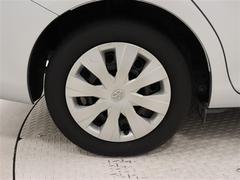 タイヤサイズは１７５／６５Ｒ１５！納車前の点検時にタイヤ交換させていただきます！ホイールキャップに傷があります。 2
