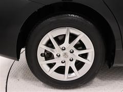 タイヤサイズは２０５／６０Ｒ１６！残り溝は５ミリ程度です！純正アルミホイール＋キャップ！ホイールキャップに傷があります。 7