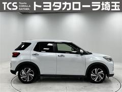 ���ʥ��饹�˥ե���बŽ���Ƥ���ޤ���ľ�������δ��¤�ץ饤�Х����ݸ�ˤ���Ω���ޤ��� 4