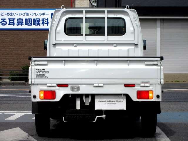 ＮＴ１００クリッパートラック ＤＸ　◆３ペダル５速ＭＴ◆積載量３５０Ｋｇ◆運転席・助手席エアバッグ◆ＡＢＳ◆横滑り防止◆ゲートプロテクタ－◆荷台マット◆プラスチックバイザ－◆ゲ－トチェ－ン◆トリイプロテクタ－◆ゴムマット◆新車保証継承◆（6枚目）