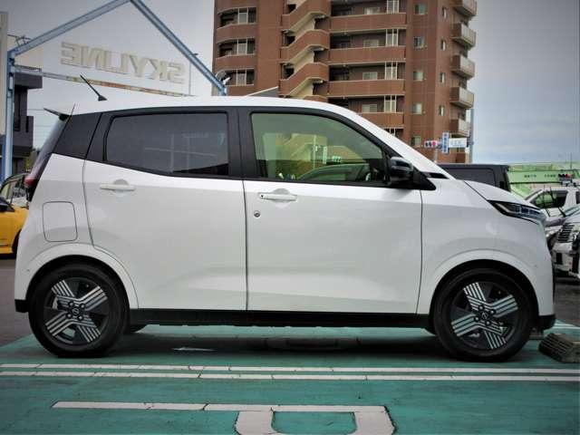 サクラ G コネクトナビ 前後ドラレコ プロパイロット SOSコール アラウンドビュ- LEDライト シ-トヒ-タ- ハンドルヒ-タ- ドライブモード 衝突被害軽減ブレ-キ 踏み間違い衝突防止 障害物センサ-(9枚目)