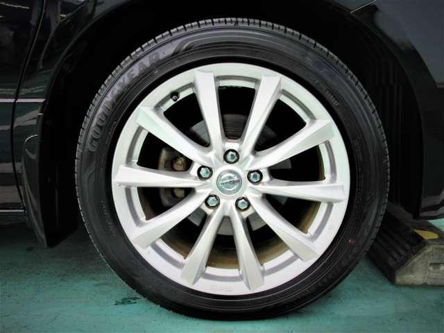 エルグランド 350XL 4WD 本革PWシ-ト ツインサンル-フ BOSE 後席FDモニタ- シ-トヒ-タ- 後席カーテン 2列目シ-ト回転対面仕様 キセノン クルコン バック&サイドカメラ 障害物センサ- 日産ワイド保証(6枚目)