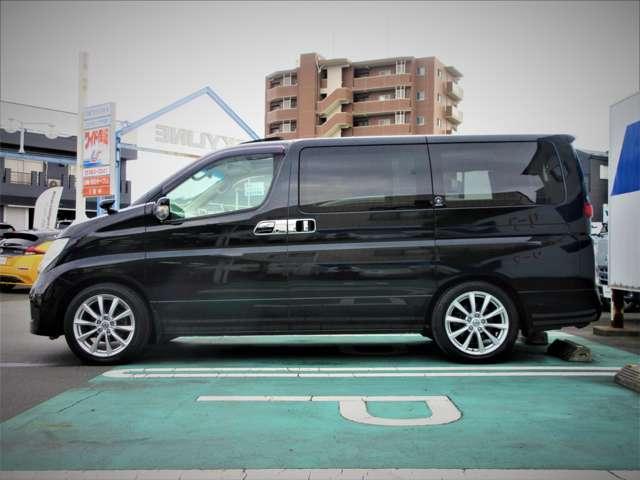 エルグランド 350XL 4WD 本革PWシ-ト ツインサンル-フ BOSE 後席FDモニタ- シ-トヒ-タ- 後席カーテン 2列目シ-ト回転対面仕様 キセノン クルコン バック&サイドカメラ 障害物センサ- 日産ワイド保証(7枚目)