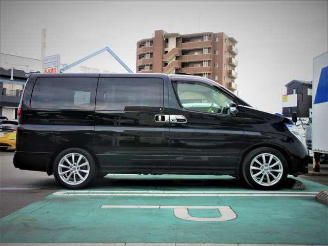 エルグランド 350XL 4WD 本革PWシ-ト ツインサンル-フ BOSE 後席FDモニタ- シ-トヒ-タ- 後席カーテン 2列目シ-ト回転対面仕様 キセノン クルコン バック&サイドカメラ 障害物センサ- 日産ワイド保証(9枚目)