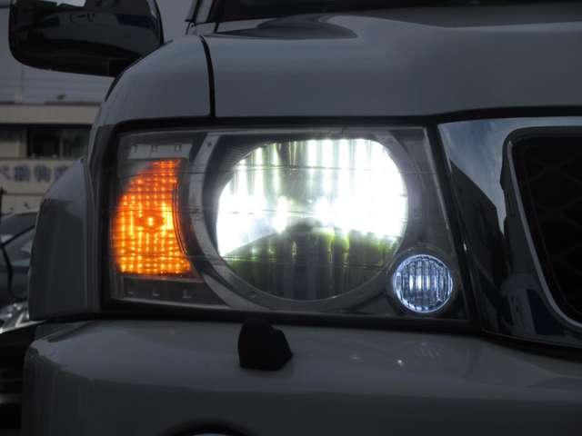 サファリ グランロードリミテッド ◆3列7人◆社外LEDライト◆パートタイム4WD◆クルコン◆ヘッドライトウォッシャ-◆リヤク-ラ-◆スノーモ-ド◆MTモード付5速AT◆背面タイヤ◆リヤドア観音開き◆サイドステップ◆日産ワイド保証付帯(5枚目)