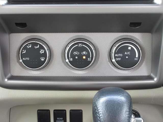 サファリ グランロードリミテッド ◆3列7人◆社外LEDライト◆パートタイム4WD◆クルコン◆ヘッドライトウォッシャ-◆リヤク-ラ-◆スノーモ-ド◆MTモード付5速AT◆背面タイヤ◆リヤドア観音開き◆サイドステップ◆日産ワイド保証付帯(10枚目)