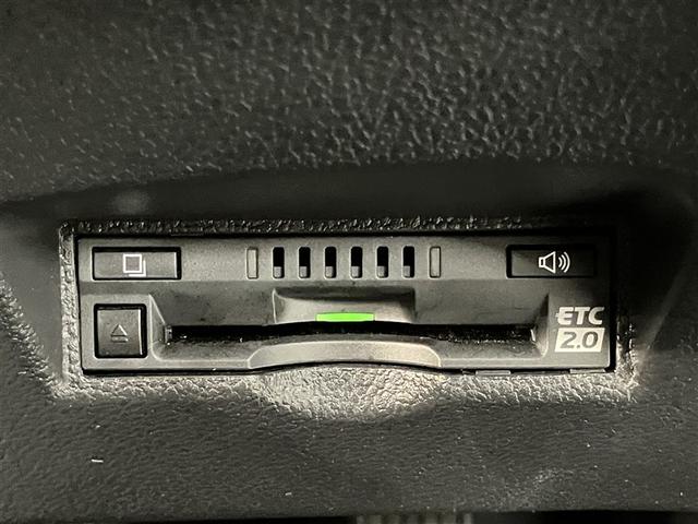 プリウス Ａプレミアム　ツーリングセレクション　横滑り防止機能　運転席パワーシート　エアコン　１オナ　パワーウィンドウ　ナビ＆ＴＶ　ＬＥＤライト　盗難防止装置　スマートキー＆プッシュスタート　キーレス　ＥＴＣ　ドライブレコーダー　アルミホイール（8枚目）