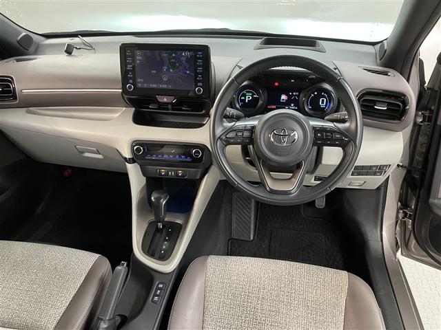 ヤリス ハイブリッドＺ　１００Ｖ　ＰＣＳ　ＤＶＤ　ＡＷ　Ｂカメラ　ドラレコ付　ナビ付　ＬＥＤランプ　スマキー　ＥＴＣ付き　メディアプレイヤー接続　ＶＳＣ　パワステ　クルコン　カーテンエアバック　キーフリー　ＡＢＳ　イモビ（5枚目）