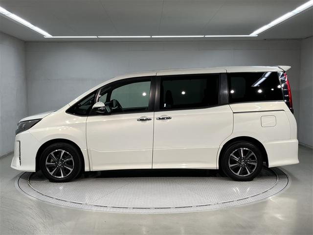 ノア Si ダブルバイビーII 横滑防止装置 PCS スマートキ- Bモニター DVD再生可 ドライブレコ フルセグテレビ ETC付き アイドリングS オートエアコン PS クルーズC ナビ&TV PW ウォークスルー LEDヘッド(2枚目)