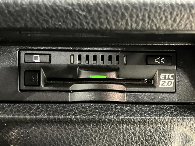 ノア Si ダブルバイビーII 横滑防止装置 PCS スマートキ- Bモニター DVD再生可 ドライブレコ フルセグテレビ ETC付き アイドリングS オートエアコン PS クルーズC ナビ&TV PW ウォークスルー LEDヘッド(9枚目)