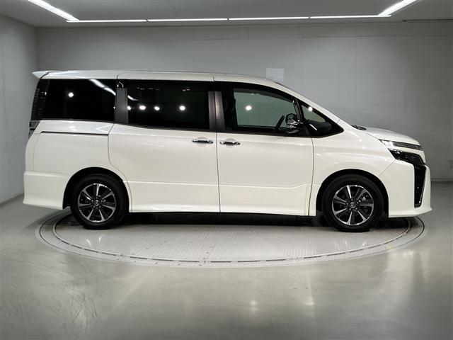 ヴォクシー ZS 煌III プリクラッシュ スマートキ アイスト DVD再生機能 横滑り防止装置 ナビTV アルミ 三列シート 盗難防止 オートエアコン キーレス ETC装備 パワステ メモリナビ クルコン LEDヘッドライト(3枚目)