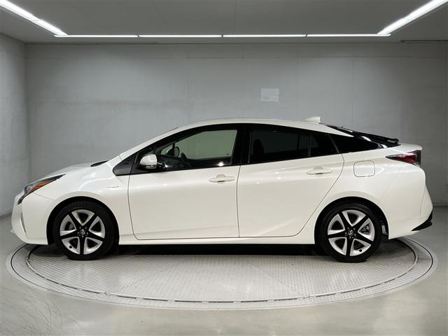 プリウス Ｓツーリングセレクション　レーダーブレーキサポート　フルオートエアコン　デュアルエアバック　バックモニタ－　ＡＷ　イモビ　ＥＳＣ　パワーウインド　スマキ－　ＥＴＣ車載器　サイドエアバック　フルセグ地デジＴＶ　ＤＶＤ再生可能（2枚目）