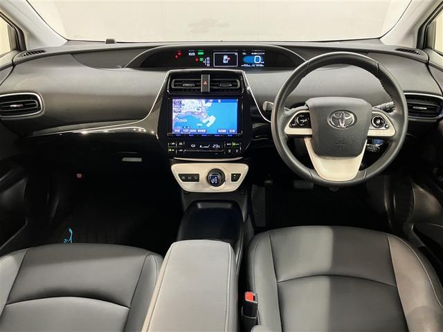 プリウス Ｓツーリングセレクション　レーダーブレーキサポート　フルオートエアコン　デュアルエアバック　バックモニタ－　ＡＷ　イモビ　ＥＳＣ　パワーウインド　スマキ－　ＥＴＣ車載器　サイドエアバック　フルセグ地デジＴＶ　ＤＶＤ再生可能（5枚目）