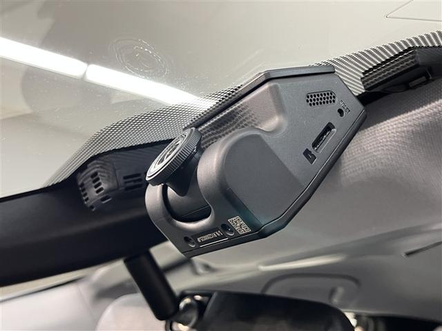 プリウス Ｓツーリングセレクション　レーダーブレーキサポート　フルオートエアコン　デュアルエアバック　バックモニタ－　ＡＷ　イモビ　ＥＳＣ　パワーウインド　スマキ－　ＥＴＣ車載器　サイドエアバック　フルセグ地デジＴＶ　ＤＶＤ再生可能（9枚目）