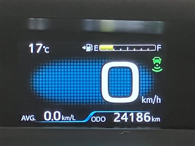 プリウス Ｓツーリングセレクション　レーダーブレーキサポート　フルオートエアコン　デュアルエアバック　バックモニタ－　ＡＷ　イモビ　ＥＳＣ　パワーウインド　スマキ－　ＥＴＣ車載器　サイドエアバック　フルセグ地デジＴＶ　ＤＶＤ再生可能（13枚目）