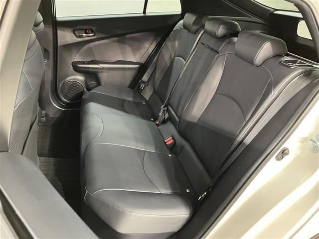 プリウス Ｓツーリングセレクション　レーダーブレーキサポート　フルオートエアコン　デュアルエアバック　バックモニタ－　ＡＷ　イモビ　ＥＳＣ　パワーウインド　スマキ－　ＥＴＣ車載器　サイドエアバック　フルセグ地デジＴＶ　ＤＶＤ再生可能（16枚目）