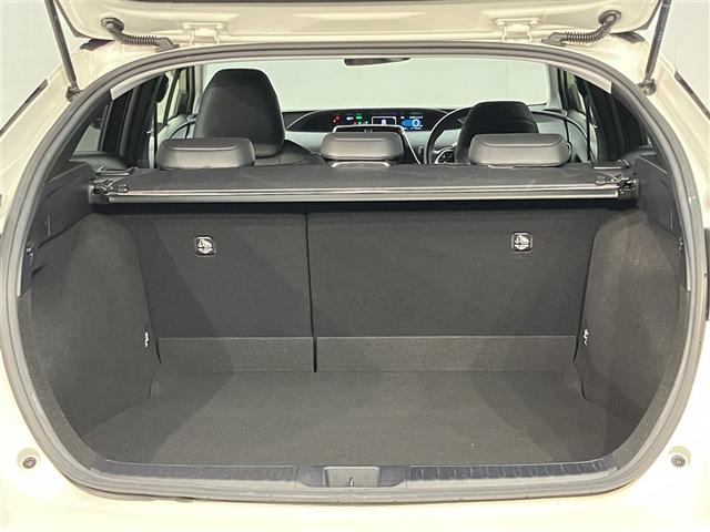 プリウス Ｓツーリングセレクション　レーダーブレーキサポート　フルオートエアコン　デュアルエアバック　バックモニタ－　ＡＷ　イモビ　ＥＳＣ　パワーウインド　スマキ－　ＥＴＣ車載器　サイドエアバック　フルセグ地デジＴＶ　ＤＶＤ再生可能（17枚目）