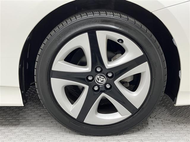 プリウス Ｓツーリングセレクション　レーダーブレーキサポート　フルオートエアコン　デュアルエアバック　バックモニタ－　ＡＷ　イモビ　ＥＳＣ　パワーウインド　スマキ－　ＥＴＣ車載器　サイドエアバック　フルセグ地デジＴＶ　ＤＶＤ再生可能（18枚目）