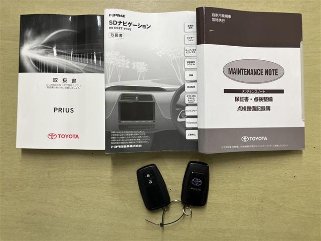 プリウス Ｓツーリングセレクション　レーダーブレーキサポート　フルオートエアコン　デュアルエアバック　バックモニタ－　ＡＷ　イモビ　ＥＳＣ　パワーウインド　スマキ－　ＥＴＣ車載器　サイドエアバック　フルセグ地デジＴＶ　ＤＶＤ再生可能（19枚目）