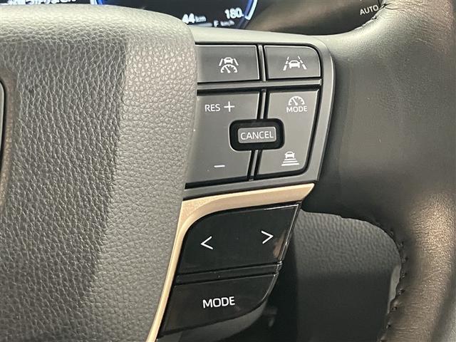 クラウンクロスオーバー Ｇアドバンスド　衝突軽減装置　フルセグテレビ　クルコン　横滑防止装置　ドライブレコーダー　ＬＥＤヘッドライト　Ｂカメラ　Ｐシート　ＥＴＣ　オートエアコン　ＡＣ１００Ｖ電源　ＡＵＸ　エアバッグ　４ＷＤ　キーレス　ＡＢＳ（16枚目）