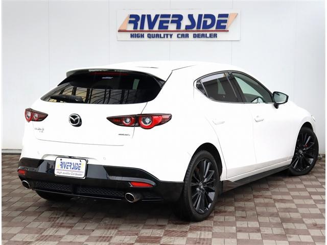 MAZDA3ファストバック 20Sバーガンディ セレクション 4WD シグネイチャースタイル BOSEサウンド8.8型ナビ スマホ連動 全方位カメラ ETC ドラレコ DVD再生 i-ACTIVSENSE 赤革シートヒーター ステアヒーター HUD 18AW(6枚目)