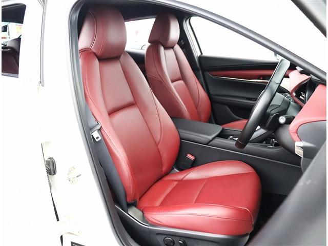 MAZDA3ファストバック 20Sバーガンディ セレクション 4WD シグネイチャースタイル BOSEサウンド8.8型ナビ スマホ連動 全方位カメラ ETC ドラレコ DVD再生 i-ACTIVSENSE 赤革シートヒーター ステアヒーター HUD 18AW(16枚目)