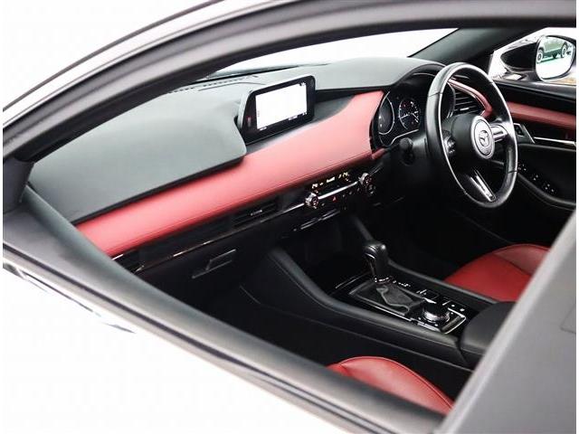 MAZDA3ファストバック 20Sバーガンディ セレクション 4WD シグネイチャースタイル BOSEサウンド8.8型ナビ スマホ連動 全方位カメラ ETC ドラレコ DVD再生 i-ACTIVSENSE 赤革シートヒーター ステアヒーター HUD 18AW(42枚目)