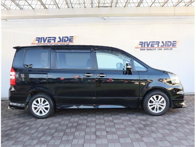 ノア Si 純正HDDナビ フルセグ フリップダウンモニター Bカメラ ETC 左パワースライド ディスチャージ スマートキー オプションエアロ 革調シートカバー パドルシフト 16AW(5枚目)