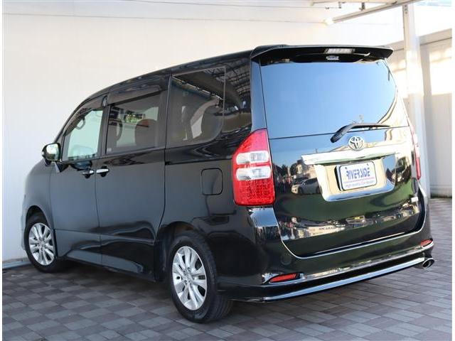 ノア Si 純正HDDナビ フルセグ フリップダウンモニター Bカメラ ETC 左パワースライド ディスチャージ スマートキー オプションエアロ 革調シートカバー パドルシフト 16AW(25枚目)