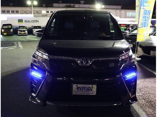 ヴォクシー ハイブリッドＺＳ　煌ＩＩＩ　ワンオーナー　アルパイン１１型ツインナビ　Ｂカメラ　ＥＴＣ　シグネチャーイルミ　純正デジタルインナーミラー　革調シートカバー　両側電動　シートヒーター　１６ＡＷ　セーフティセンス　クリソナ（16枚目）