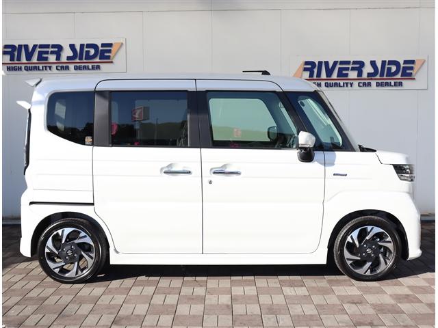 スペーシアカスタム ハイブリッドXSターボ メーカー9型ナビ アップルカープレイ フルセグ マルチユースフラップ 全方位カメラ 両側電動 HUD サーキュレーター ハーフレザーシート ステアヒーター LEDライト 15AW(2枚目)