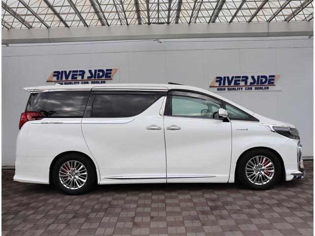 アルファードハイブリッド ＳＲ　Ｃパッケージ　モデリスタエアログリル　マフラー　シグネチャーイルミ　ブリッツ車高調　３眼ＬＥＤ　メーカーＪＢＬツインナビ　ＨＤＭＩ　全方位カメラ　ＥＴＣ　サンルーフ　黒革エアー　デジタルミラー　フットイルミ　両電動（5枚目）