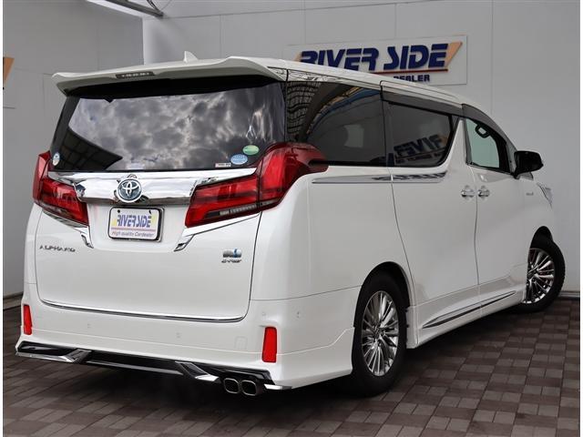 アルファードハイブリッド ＳＲ　Ｃパッケージ　モデリスタエアログリル　マフラー　シグネチャーイルミ　ブリッツ車高調　３眼ＬＥＤ　メーカーＪＢＬツインナビ　ＨＤＭＩ　全方位カメラ　ＥＴＣ　サンルーフ　黒革エアー　デジタルミラー　フットイルミ　両電動（6枚目）