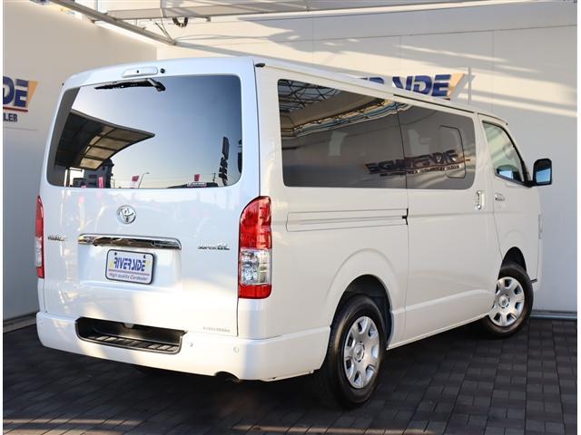 ハイエースバン スーパーＧＬ　ダークプライムＩＩ　ワンオーナー　ディスプレイオーディオ　ブルートゥース　ＥＴＣ　ミラー内蔵Ｂカメラ　スマートキー　ＬＥＤライトフォグ　１００Ｖコンセント　デジタルミラー　ハーフレザー　セーフティセンス　クリソナ（6枚目）