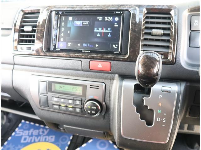 ハイエースバン スーパーＧＬ　ダークプライムＩＩ　ワンオーナー　ディスプレイオーディオ　ブルートゥース　ＥＴＣ　ミラー内蔵Ｂカメラ　スマートキー　ＬＥＤライトフォグ　１００Ｖコンセント　デジタルミラー　ハーフレザー　セーフティセンス　クリソナ（8枚目）